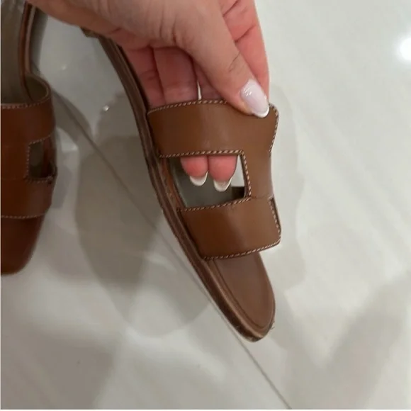 Hermès Oran Sandals Tan - Picture 8 of 8